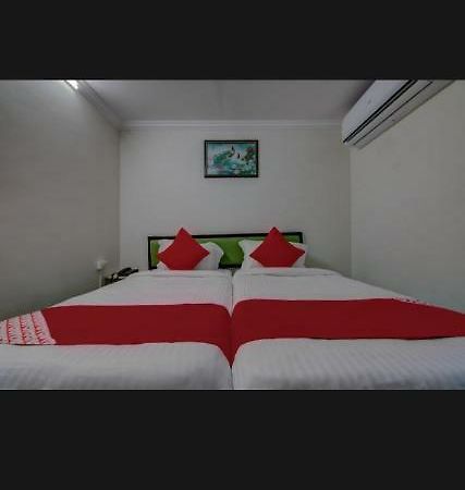 Anupama Hotel 비사카파트남 외부 사진