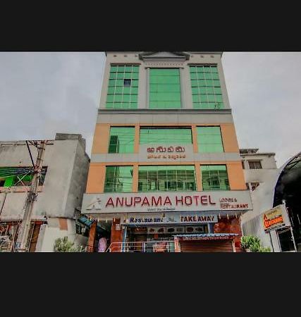 Anupama Hotel 비사카파트남 외부 사진